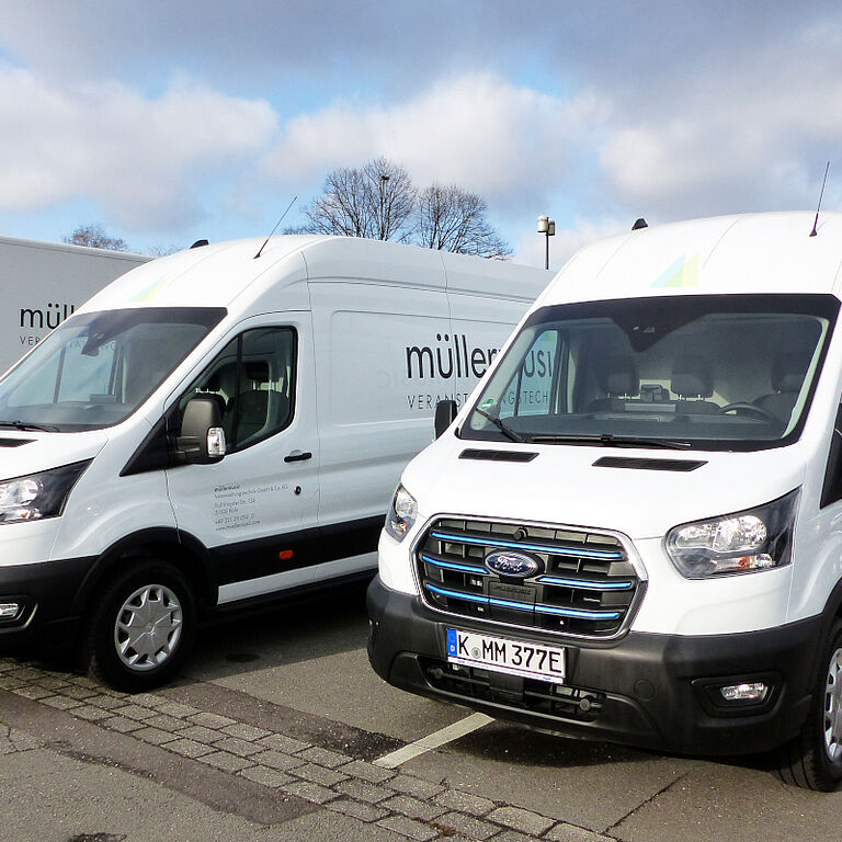 E-Transporter von müllermusic Veranstaltungstechnik GmbH & Co. KG Frontansicht