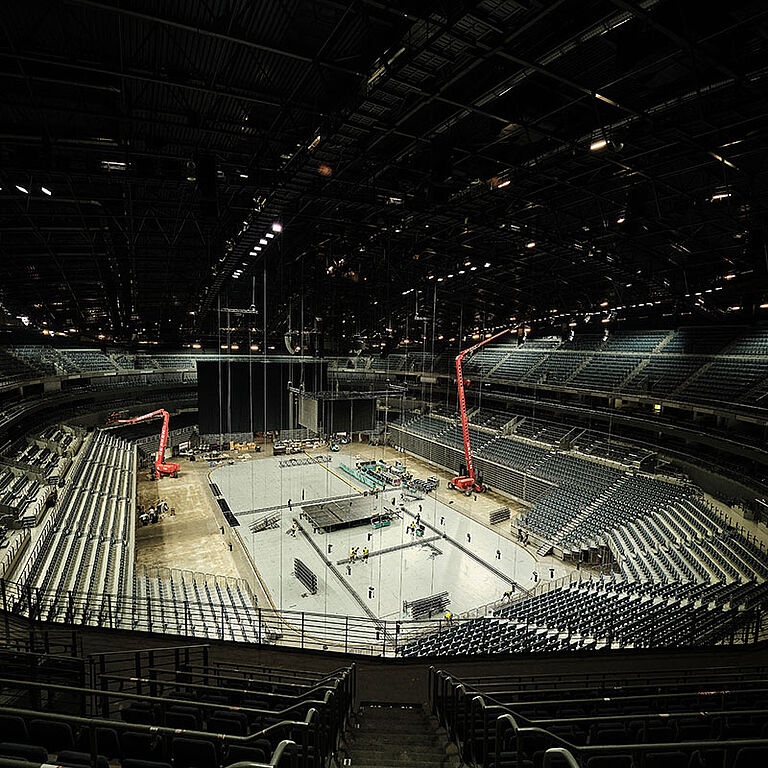 Aufbau der Veranstaltung „Der größte Pitch“ in der LANXESS arena Köln mit Veranstaltungstechnik von müllermusic